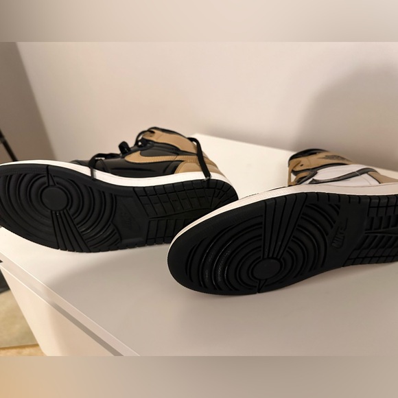 Air Jordan 1 Retro High OG Patent Gold Toe Sz 10 - Picture 7 of 7